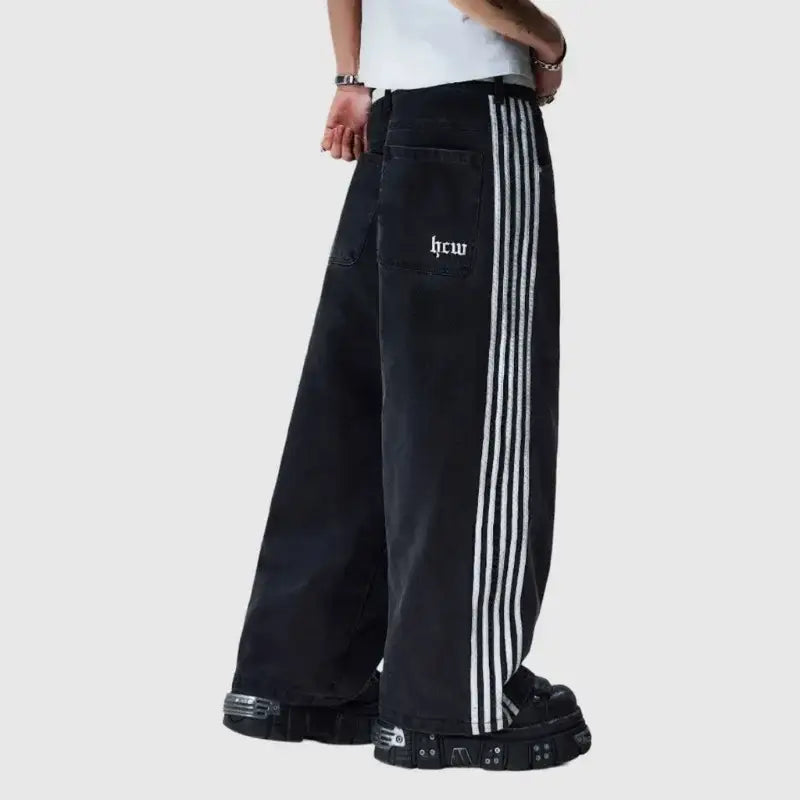 Black track pants with white side stripes and ’hcw’ branding.