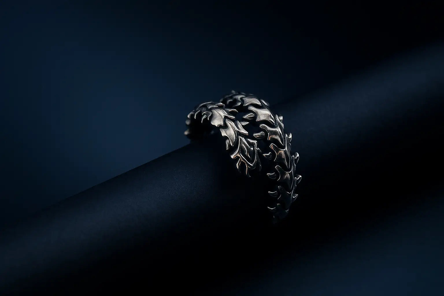 Ghoul Fang Ring | Silver/black / Resizable | Anime Streetwear & Gothic Apparel | Zenith Threads Co.