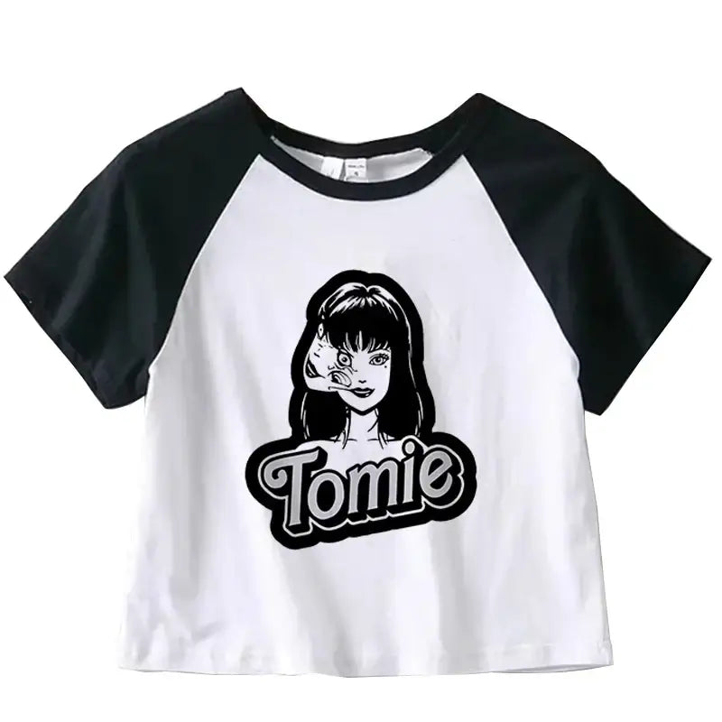 Black and white raglan crop top featuring a cartoon girl illustration with ’Tomie’ text design.